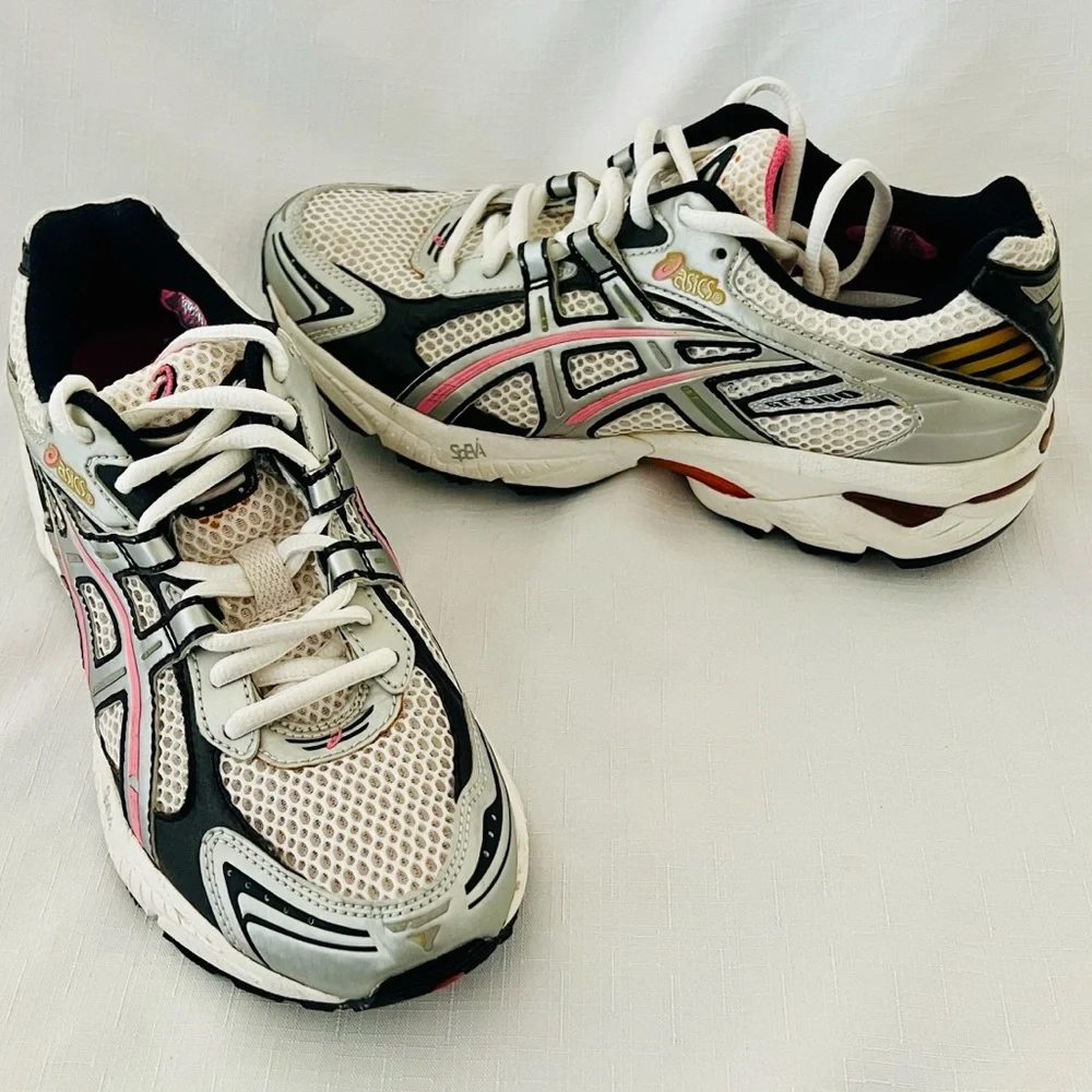 Asics~GT2100~Running/Gym Shoe - Picture 1 of 11